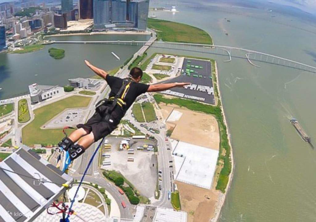 aj hackett macau tower bungee jump